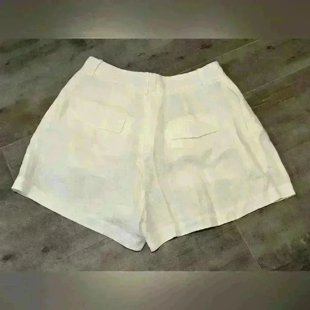 Choosy White Short